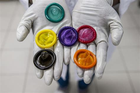 Fafanje brez kondoma za doplačilo Bordel Kambia